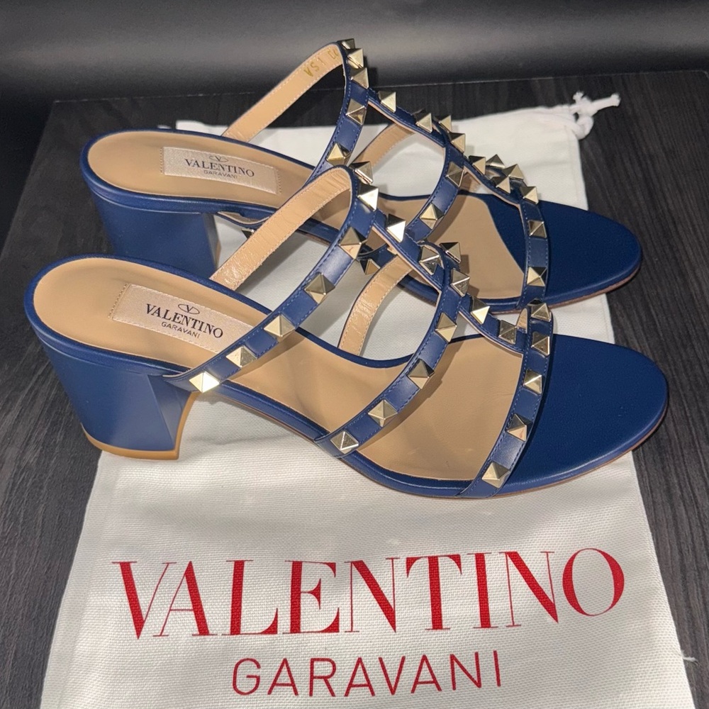 VALENTINO GARAVANI
Navy Rockstud Slide Sandal
 EU 38